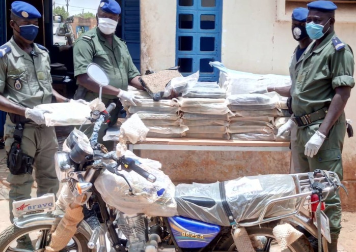 KIDIRA : 110 KG de chanvre indien saisi sur un trafiquant qui prend la fuite