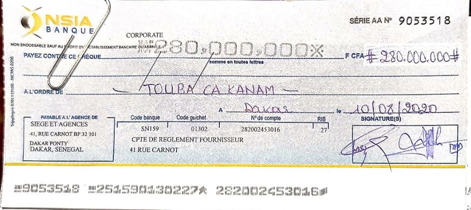 Comme promis Tahirou Sarr a remis 280.000.000Fcfa à "Touba ça kanam" Comme promis Tahirou Sarr a remis 280.000.000Fcfa à "Touba ça kanam"