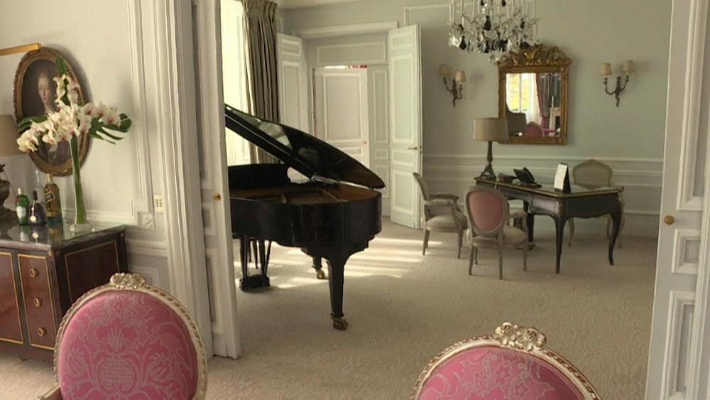 À Paris, les hôtels de luxe se mettent en quatre pour attirer la clientèle française