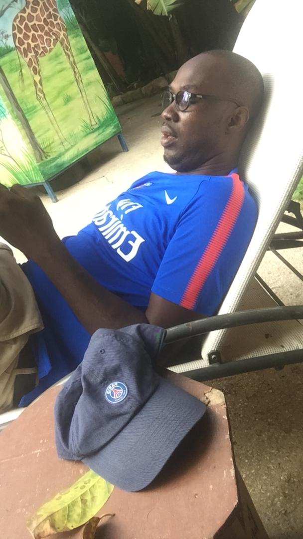 Chasse à l'homme- Cet individu se présentant comme Dr Kane, réussi à s'enfuir avec 8.000 dollars d'autrui, activement recherché