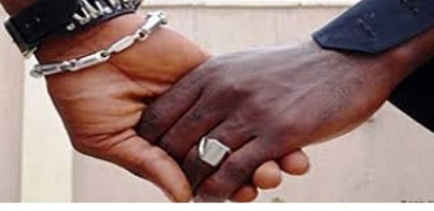 Arrestation de 25 homosexuels: ce que l'on sait du faux médecin en fuite