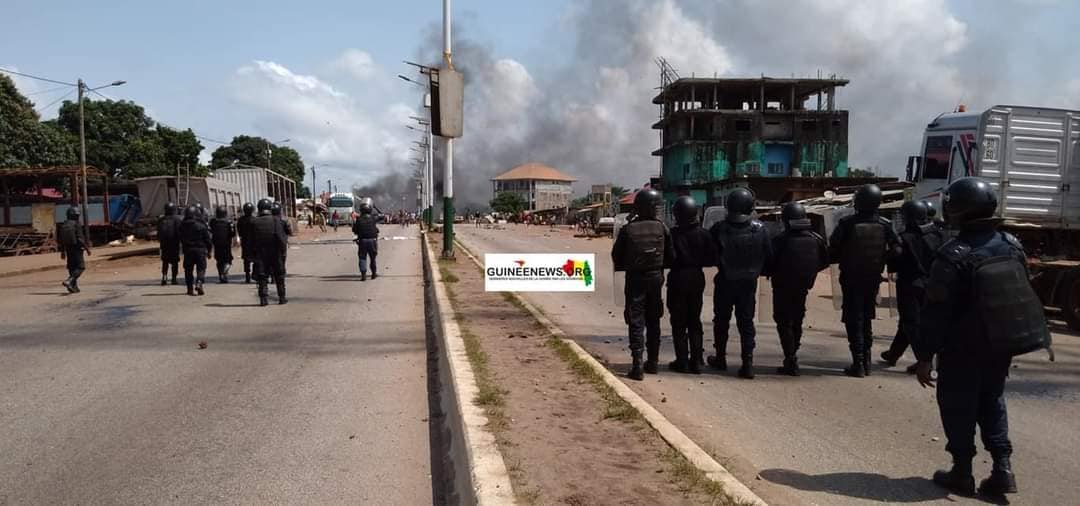 GUINEE: Les manifestants lynchent un policier