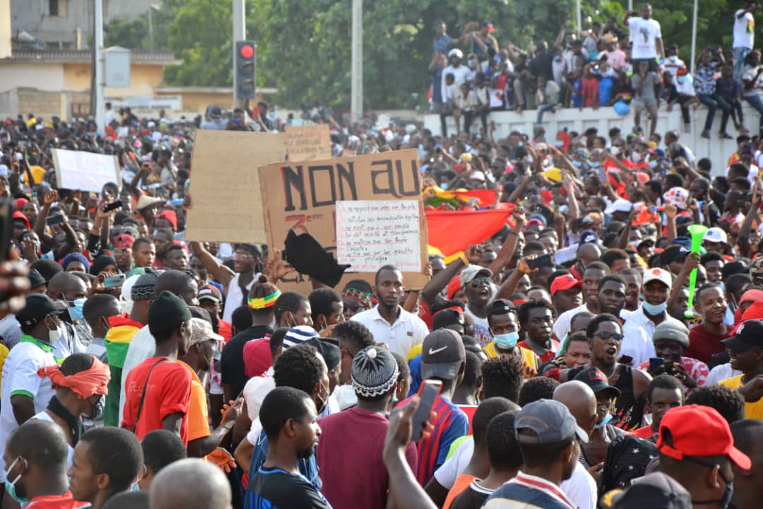 Arrêt sur image- Marche contre le Pr Condé- La démonstration de force des ressortissants Guinéens à Dakar