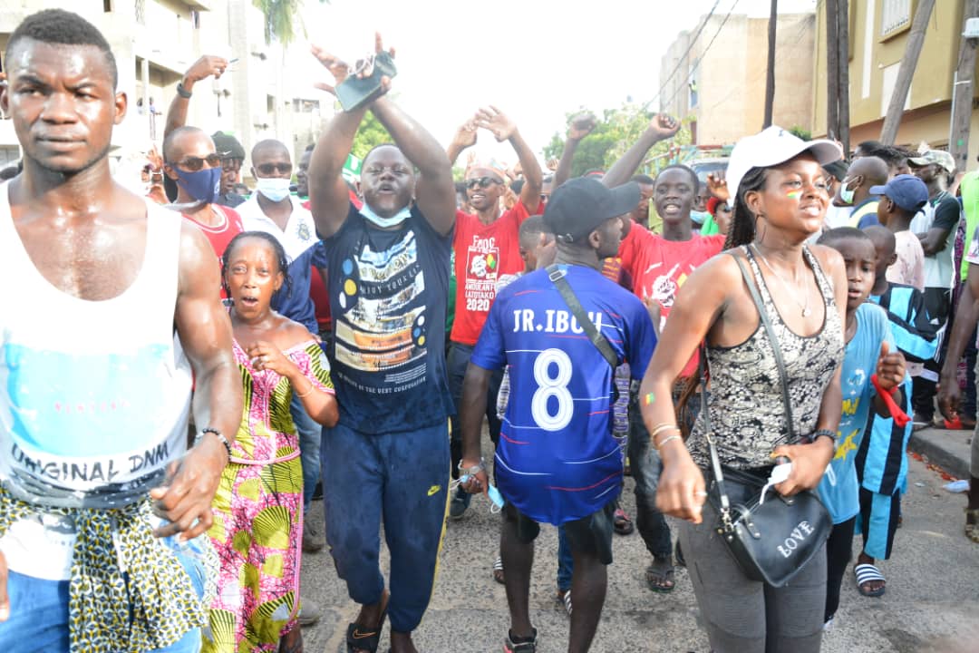 Arrêt sur image- Marche contre le Pr Condé- La démonstration de force des ressortissants Guinéens à Dakar