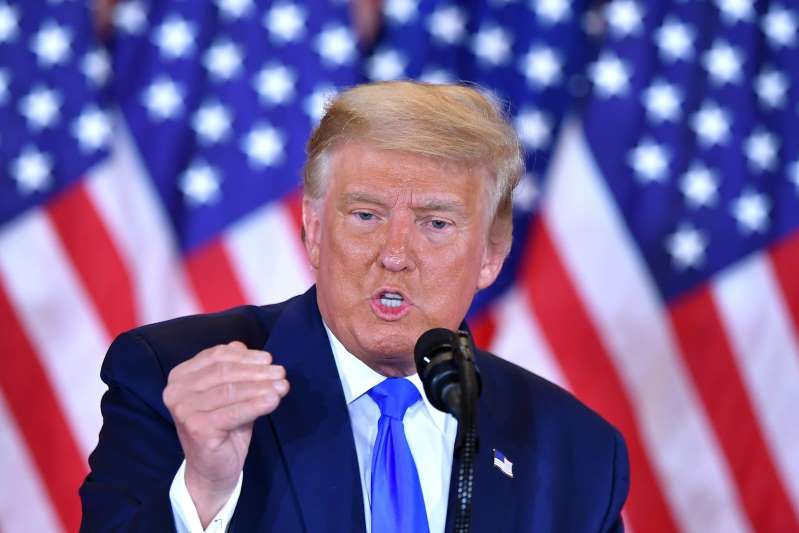 Présidentielle américaine: Trump veut contester "légalement" tous les États remportés par Biden