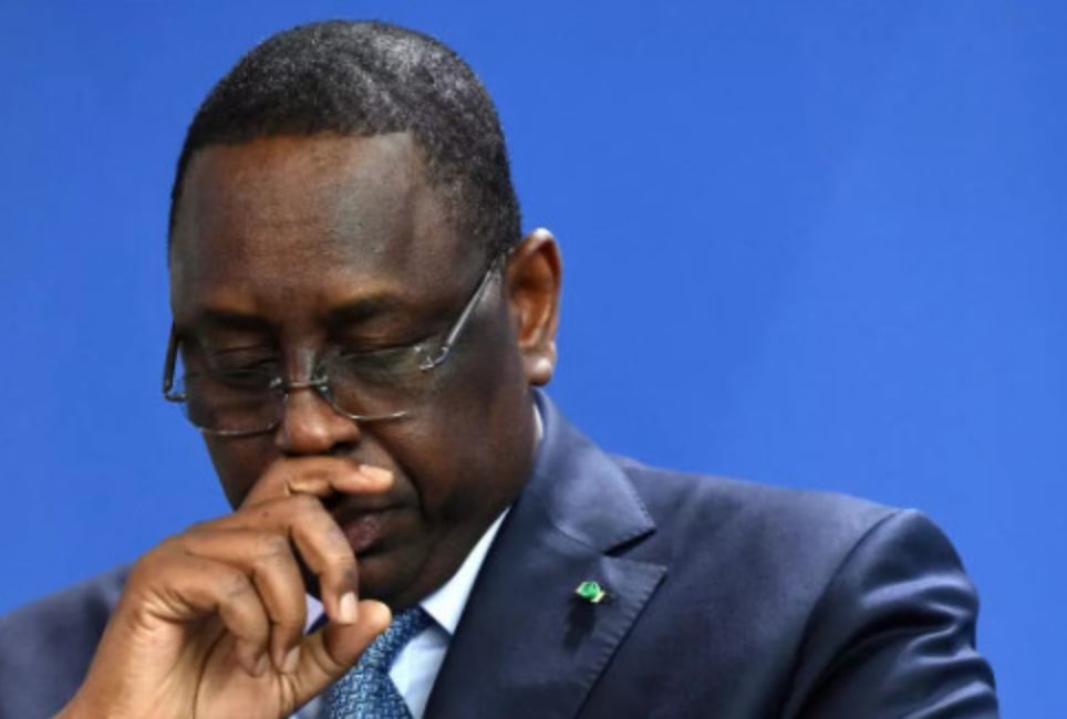 Covid-19 / Ignorant ses députés atteints: Macky Sall lynché sur les réseaux sociaux pour ses ’’vœux’’ à Emmanuel Macron