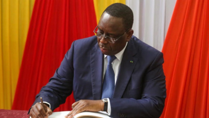 Nouvel an : Le président Macky Sall gracie 854 détenus.