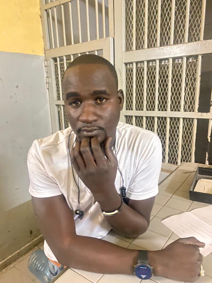 USURPATION DE FONCTION- Les policiers du commissariat de la Médina font tomber un faux...policier USURPATION DE FONCTION- Les policiers du commissariat de la Médina font tomber un faux...policier