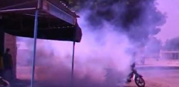 Tribunal de Diourbel : La police disperse les soutiens de Oustaz Dieng à coups de grenades lacrymogènes