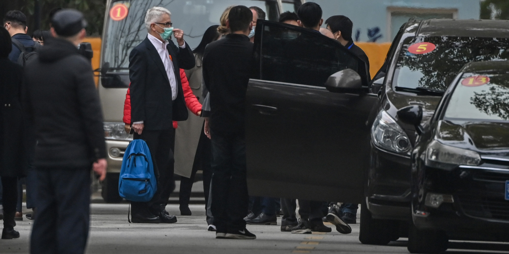 À Wuhan, une visite et peu de réponses