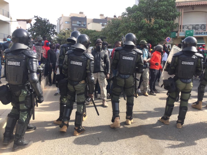 Urgent- La gendarmerie déploie des chars anti émeutes sur la Corniche