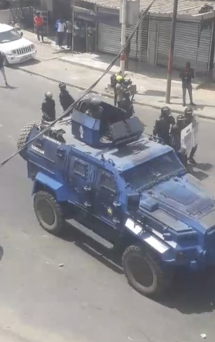Urgent : Des manifestations devant la brigade de Colobane.