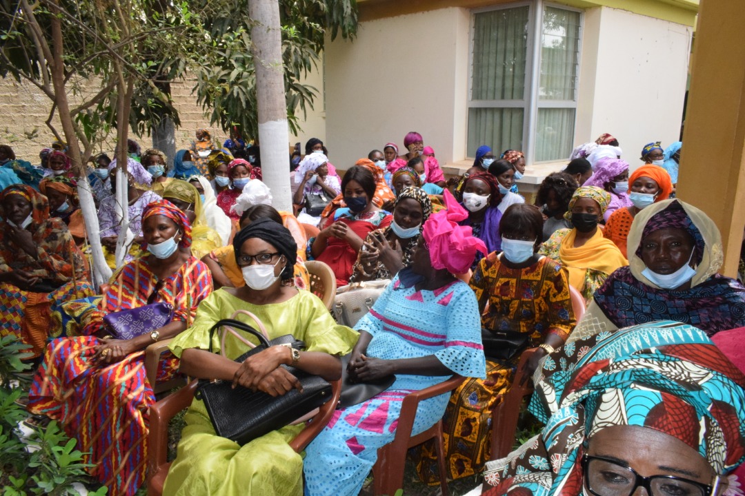 Thiès- Séminaire de Formation pour les femmes de Habib Niang de l'APR sur la gestion des financements (texte et vidéo)