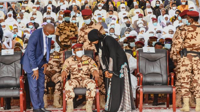 Obsèques de Déby : Macky SALL représenté par Aïssata TALL SALL et Sidiki KABA (Photos)