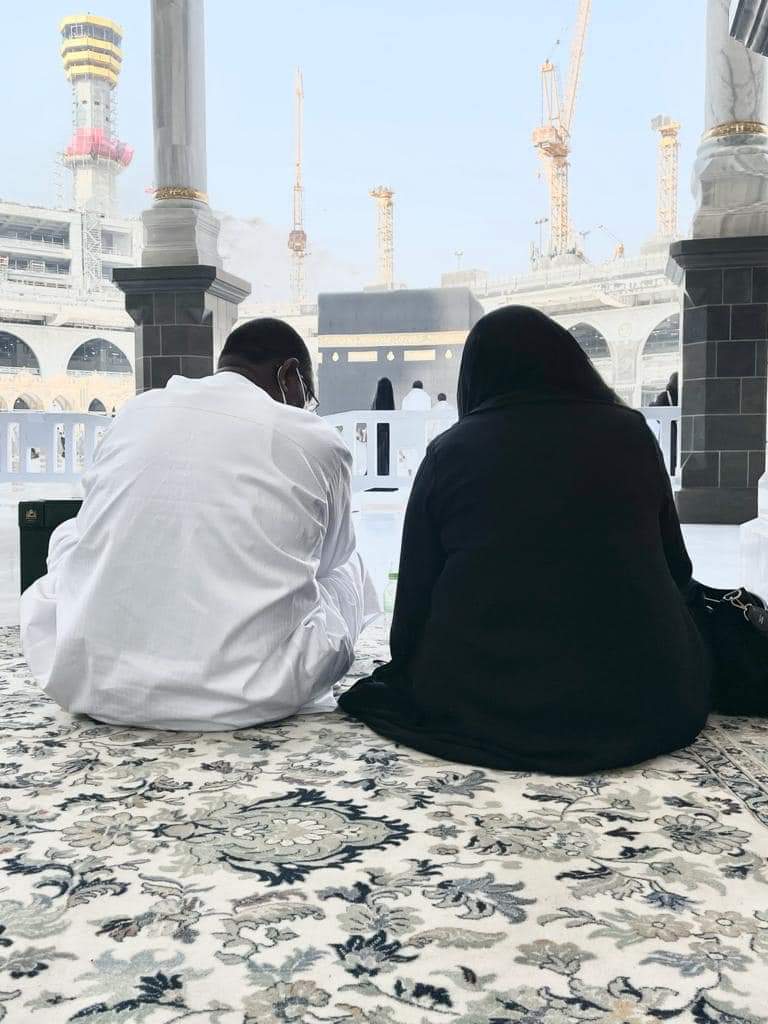 ​Le président de la République en Oumrah à la Mecque avec son épouse – Quid des souffrances quotidiennes des Sénégalais ?