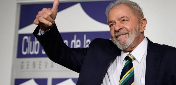 Brésil : Lula largement devant Bolsonaro à la présidentielle 2022, selon un sondage