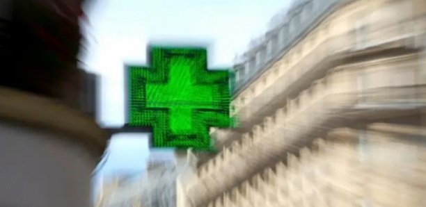 Le gérant de pharmacie se cogne la tête, simule un braquage et emporte...
