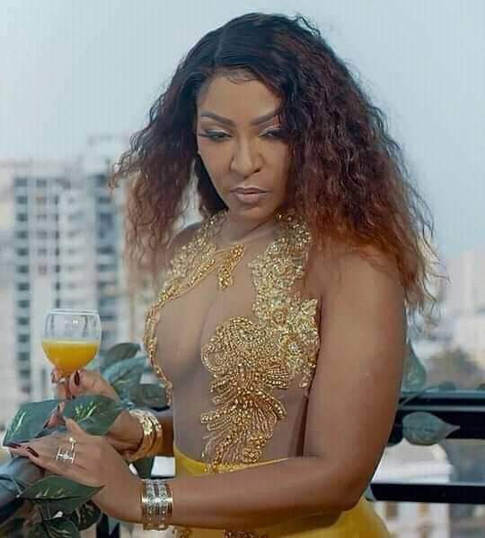 Sortie de son prochain Album – Viviane Chudid se montre plus sexy (indécente ?) que jamais Sortie de son prochain Album – Viviane Chudid se montre plus sexy (indécente ?) que jamais