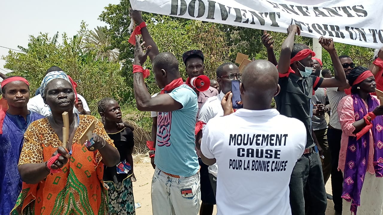 ​VISITE DU PR À SAINT-LOUIS: DES BRASSARDS ROUGES ET DES BAMBINS À L'ACCUEIL