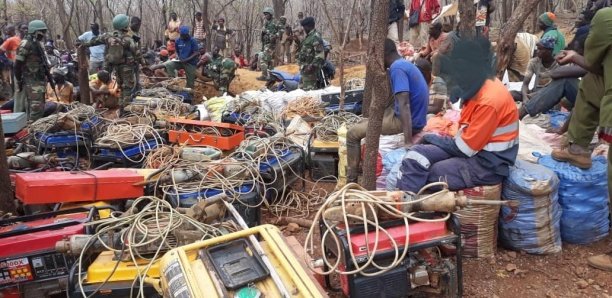 [Photo] L'armée opère à Saraya : 5 sites d'orpaillage clandestins démantelés et 377 personnes interpellées