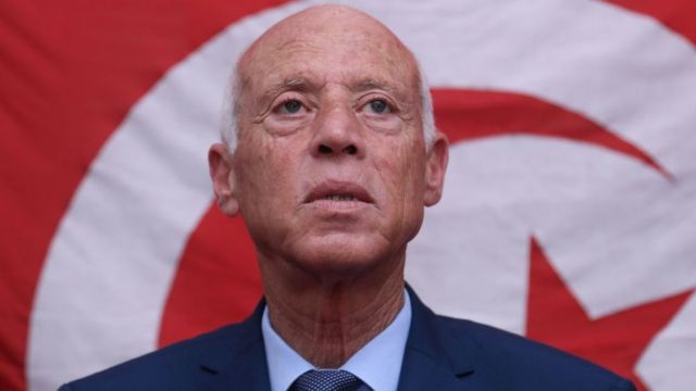 Tunisie: le président Kaïs Saïed limoge le Premier ministre et suspend les travaux du Parlement