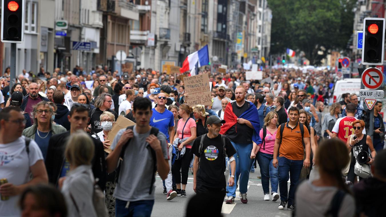 Troisième journée de mobilisation contre le pass sanitaire en France, plus de 200 000 manifestants Troisième journée de mobilisation contre le pass sanitaire en France, plus de 200 000 manifestants