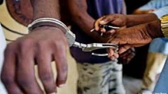 Trafic de documents administratifs : voulant faciliter le voyage en Europe d'un congolais pour 6.000 euros, A. M. Sanghotté tombe avec 145 passeports et des CIN en sa possession.