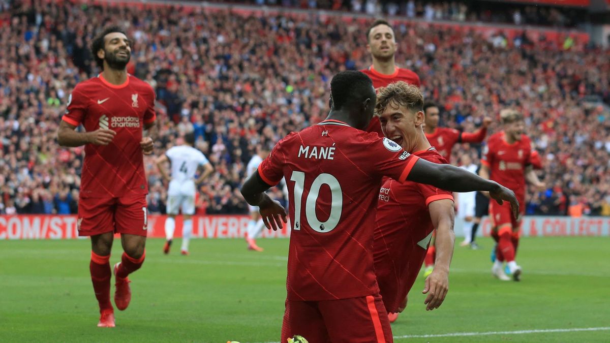 LIVERPOOL S'IMPOSE FACE À BURNLEY (2-0), LE PUBLIC DE RETOUR À ANFIELD 18 MOIS APRÈS