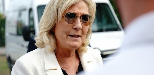 Présidentielle : Le Pen et Macron toujours devant, selon un sondage
