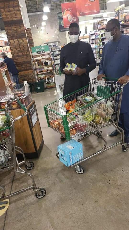 Macky fait ses courses à New-York (images)