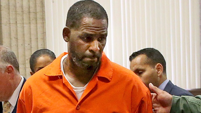 Etats-Unis : Le chanteur R.Kelly reconnu coupable de multiples crimes sexuels. Il risque la prison à vie.