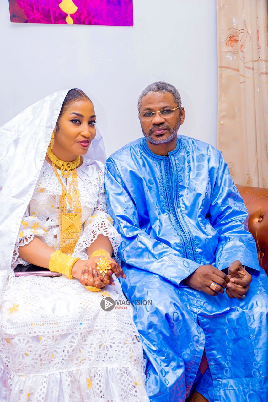 "Sagnssé" le jour du Magal – Pourquoi ces critiques bêtes et méchantes dans la presse en ligne contre Adja Ngoya Fall ? "Sagnssé" le jour du Magal – Pourquoi ces critiques bêtes et méchantes dans la presse en ligne contre Adja Ngoya Fall ?