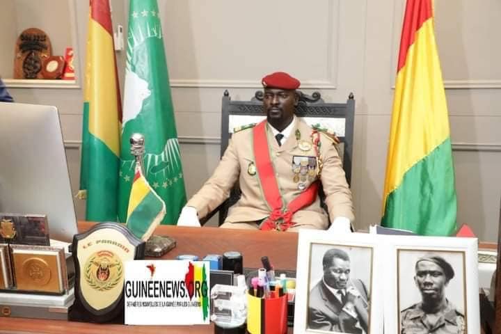 GUINÉE : Le Colonel Mamady Doumbouta a prêté serment et officiellement investi président de la transition.