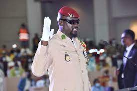 Guinée: le lieutenant-colonel Mamady Doumbouya investi président