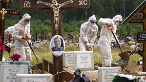 "En quelques jours, des jeunes finissent au cimetière" : les ravages du Covid-19 en Russie