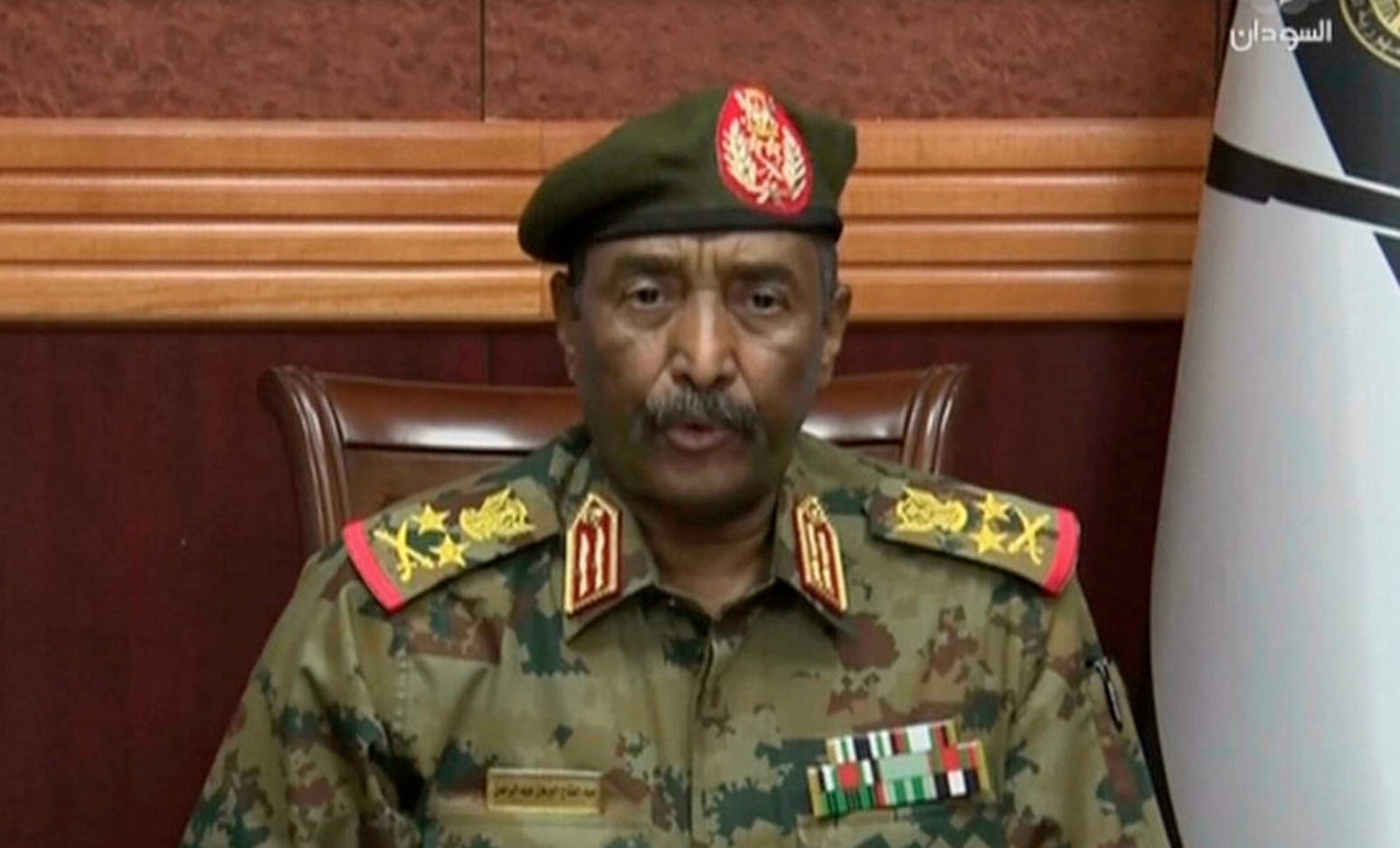 Le général soudanais Abdel Fattah al-Burhan (ici sur la chaîne de TV nationale) a dissous, lundi 25 octobre, les autorités de transition. AP