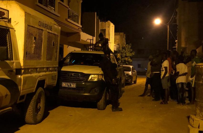 CHANTAGE SEXUEL À DIAMAGUENE SICAP MBAO: Une fille devient l’objet sexuel d’un «policier» qui l’a surprise nue avec son amant sur la plage CHANTAGE SEXUEL À DIAMAGUENE SICAP MBAO: Une fille devient l’objet sexuel d’un «policier» qui l’a surprise nue avec son amant sur la plage