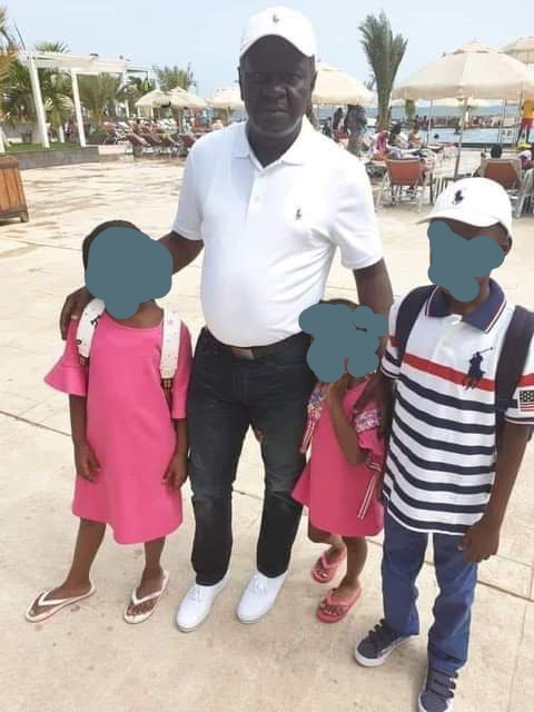 Arrêt sur image- Feu le Dr Falla Paye posant avec ses trois enfants qu'il aurait "himself" tué