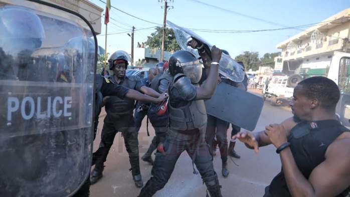 Kédougou / Locales 2022 : Les violents affrontements entre les militants de Guirassy et la Police ont fait 6 blessés dont 2 graves.