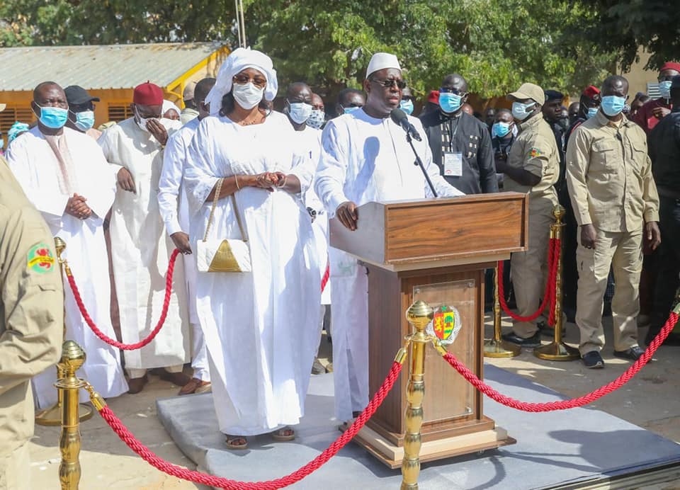 Loin de Dakar, objet de toutes les convoitises, le Président Macky Sall a voté à Fatick, son fief natal (PHOTOS)