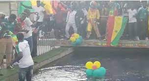 Scènes de liesse un peu partout au Sénégal après la victoire des Lions