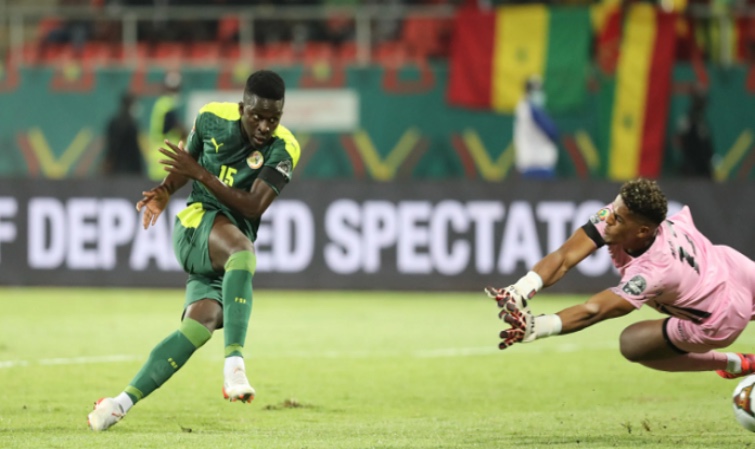KOUYATÉ RETROUVE SA PLACE, BAMBA DIENG PRÉFÉRÉ À...