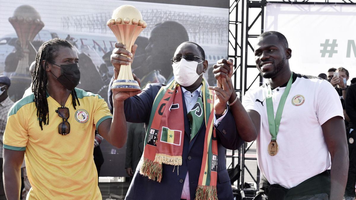 CAN 2022 : LES JOUEURS DU SÉNÉGAL ACCUEILLIS COMME DES HÉROS À DAKAR