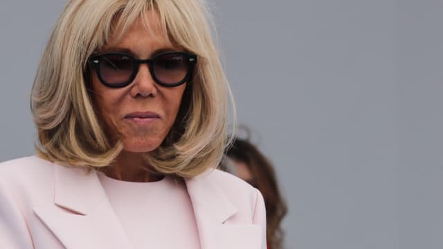 BRIGITTE MACRON ASSIGNE EN JUSTICE DEUX FEMMES APRÈS DES INJURES TRANSPHOBES