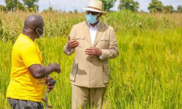 MACKY SALL DÉCIDE D’UNE BAISSE DES PRIX DE L’HUILE, DU RIZ ET DU SUCRE