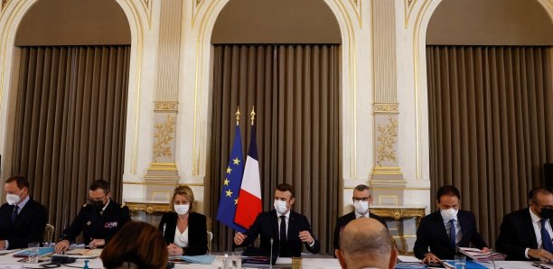 Guerre en Ukraine: Macron accentue ses sanctions contre la Russie et son soutien à Kiev Guerre en Ukraine: Macron accentue ses sanctions contre la Russie et son soutien à Kiev