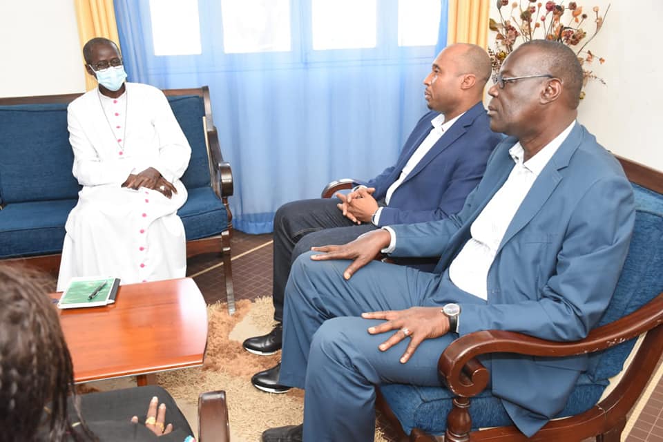 L'Eglise  catholique offensée, le maire de Dakar,  solidaire, a rendu visite à l’archevêque de Dakar (IMAGES)