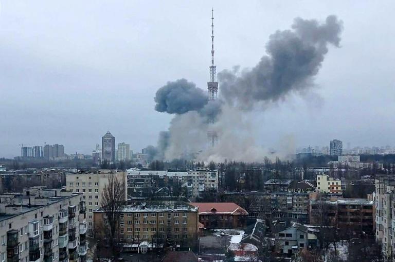 GUERRE EN UKRAINE: LES BARRICADES SE MULTIPLIENT À KIEV DANS L'ATTENTE DE L'OFFENSIVE RUSSE