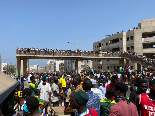 BILLETS MATCH SÉNÉGAL/ EGYPTE: Des supporters Sénégalais assiègent le siège de la F. S. F. pour dénoncer " une mauvaise gestion de l’organisation " et " un traitement injuste"