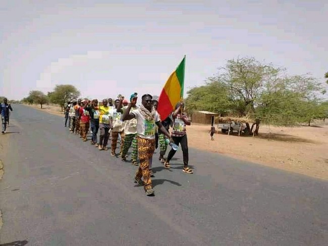 Mali : les 25 marcheurs panafricanistes sénégalais accueillis en grande pompe à Diéma